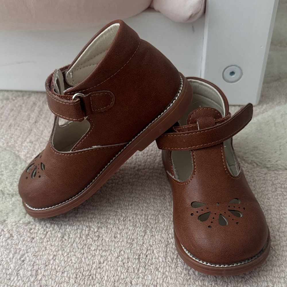Elegant Brown Kids Dress Shoes with Butterfly Design